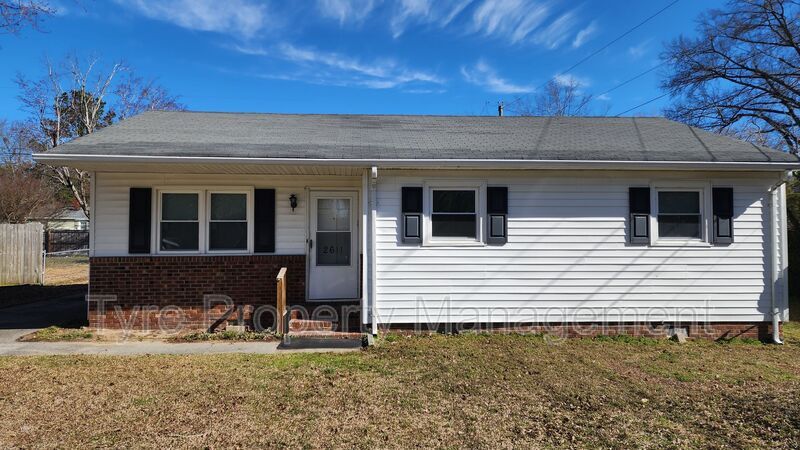 2611 Crockett Dr in Greenville, NC - Building Photo