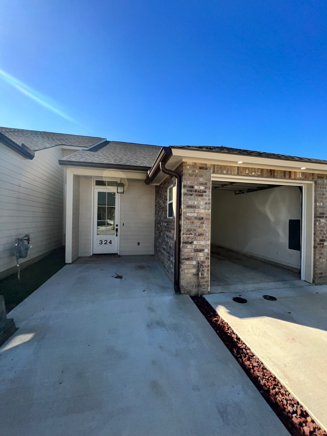 324 Saint Thomas Ln in Baton Rouge, LA - Building Photo - Building Photo