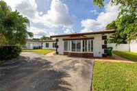 13212 SW 86th Ln in Miami, FL - Foto de edificio - Building Photo