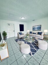 3320 SW 97th Ave in Miami, FL - Building Photo - Building Photo