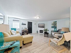 211 Orange Ave in Fort Pierce, FL - Building Photo - Building Photo