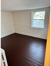 215 Main St in Barnstable, MA - Foto de edificio - Building Photo