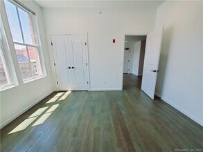 36 Atlantic St in Stamford, CT - Building Photo - Building Photo