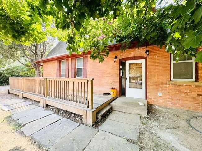 property at 209 N Roosevelt Ave