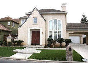 10403 E Fieldstone Ave in Clovis, CA - Building Photo