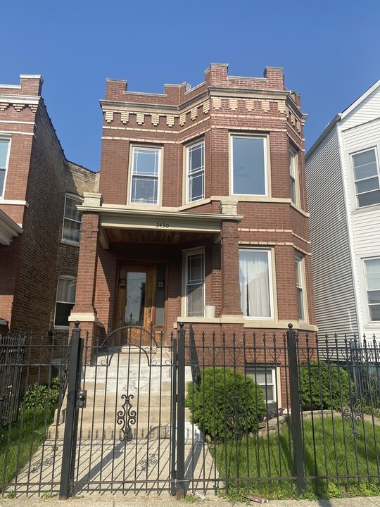 2430 N Springfield Ave in Chicago, IL - Building Photo