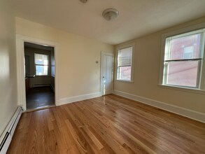 275 Beacon St, Unit 275 Beacon St in Somerville, MA - Foto de edificio - Building Photo