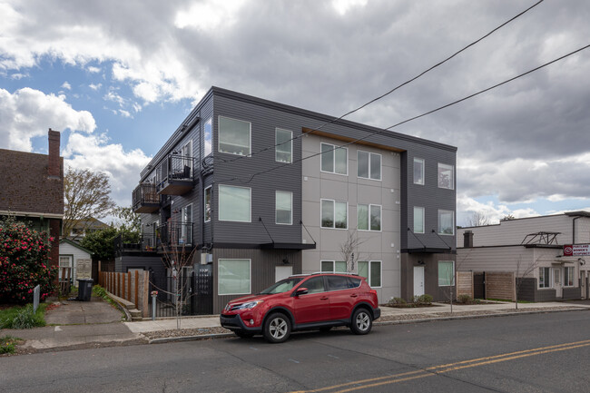 4726 SE Belmont St in Portland, OR - Building Photo - Building Photo