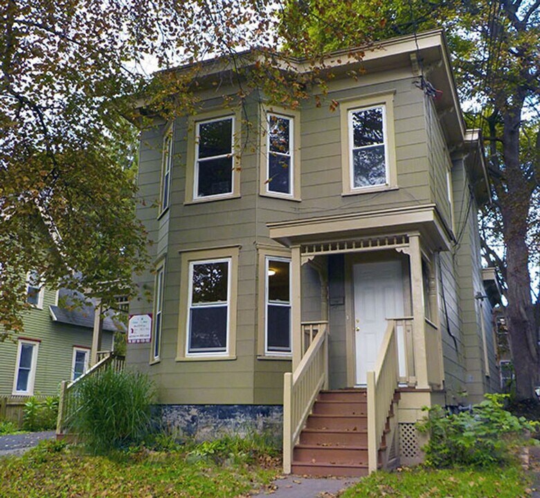 546 Columbus Ave in Syracuse, NY - Building Photo