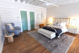 101 E Walnut St in Rogers, AR - Building Photo - Building Photo