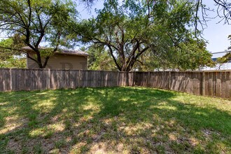 22 N Hawthorne St in Wichita, KS - Building Photo - Building Photo