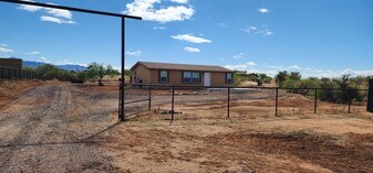 22450 Congress Way in Congress, AZ - Building Photo