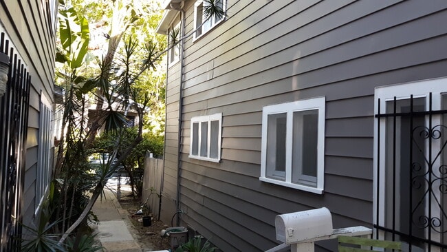 1120 Sanborn Ave. in Los Angeles, CA - Building Photo - Building Photo