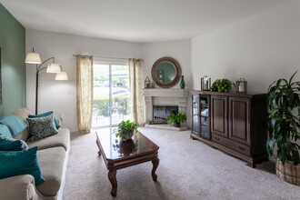 Crescent Heights Luxury Apartment Homes in Murrieta, CA - Building Photo - Interior Photo