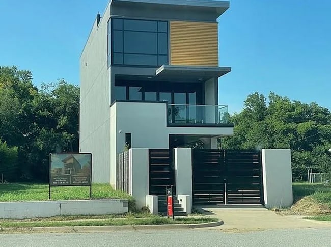 property at 727 NE 5th St