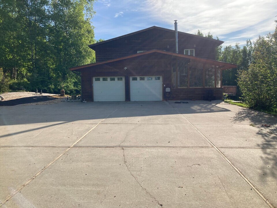 598 Eton Blvd in Fairbanks, AK - Building Photo