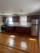 271 Franklin St, Unit 2W in Fall River, MA - Building Photo - Building Photo