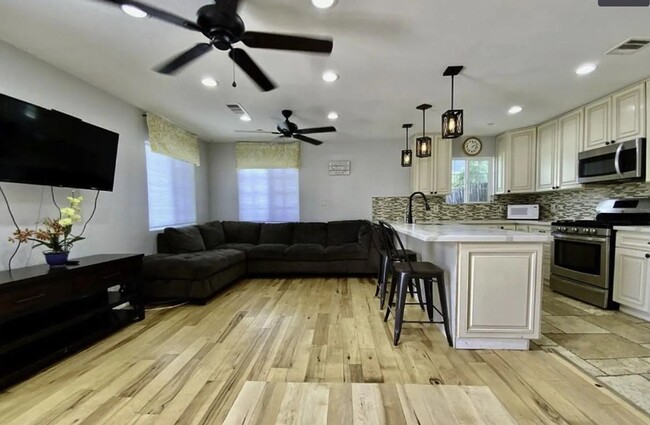 15801 Cobalt St in Los Angeles, CA - Building Photo - Building Photo