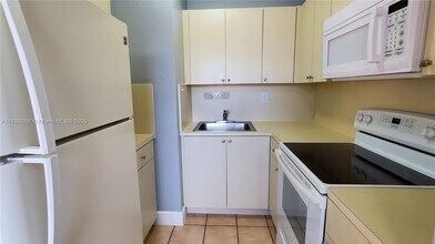 7259 W 24th Ave in Hialeah, FL - Building Photo - Building Photo