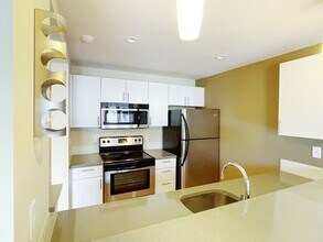 15132 NE 82nd St in Redmond, WA - Building Photo - Building Photo