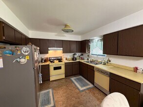 951 Brentwood Dr in Port Edwards, WI - Building Photo - Building Photo