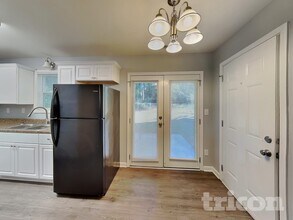 2445 Hillboro Cir S W in Marietta, GA - Foto de edificio - Building Photo