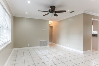 9842 Spanish Isles Dr in Boca Raton, FL - Foto de edificio - Building Photo