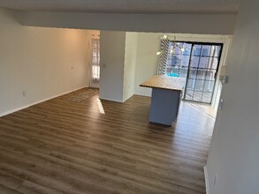 33803 Electric Blvd in Avon Lake, OH - Foto de edificio - Building Photo