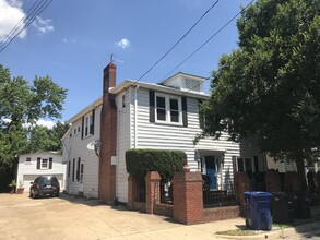 210 E Windsor Ave in Alexandria, VA - Foto de edificio - Building Photo