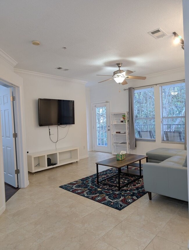 1142 SW 9th Rd in Gainesville, FL - Building Photo - Building Photo