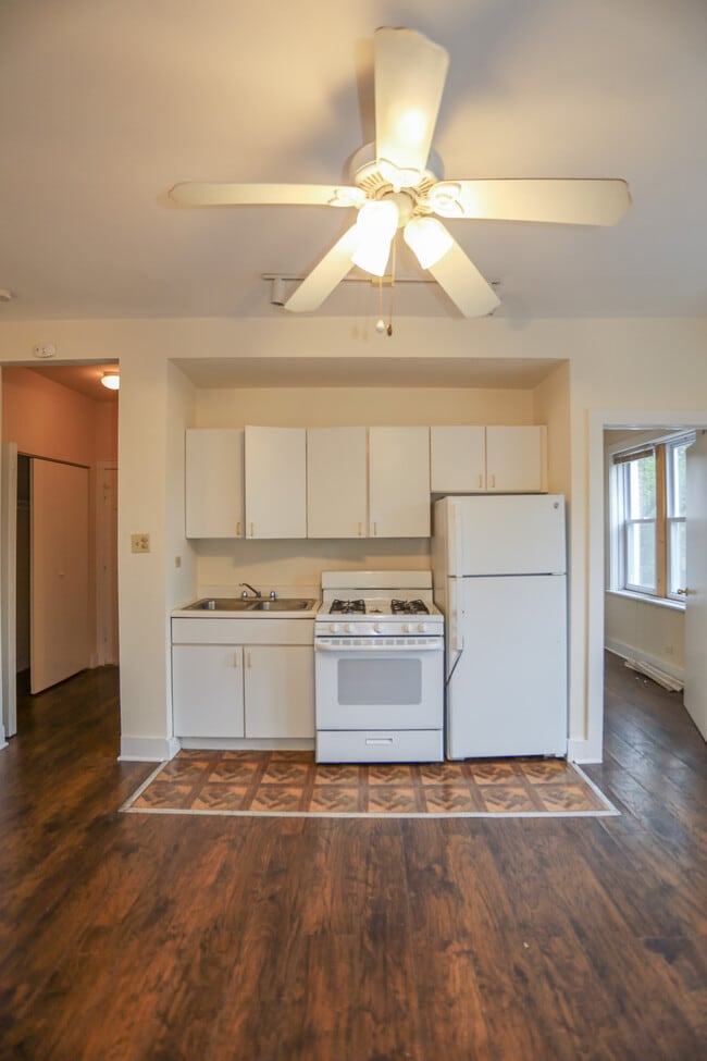 6913 N Lakewood Ave, Unit #409, Unit #409