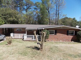 3205 Mustang Dr in Columbus, GA - Building Photo