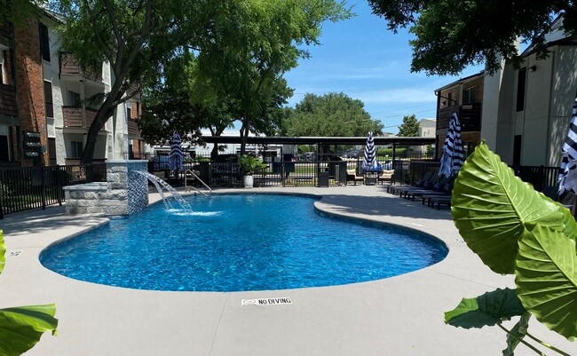 McCallum Highlands in Dallas, TX - Building Photo - Building Photo