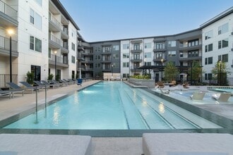 Diamond Flats in Carrollton, TX - Foto de edificio - Building Photo