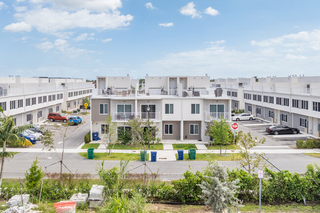 Azalea Grove at Naranja in Homestead, FL - Foto de edificio - Building Photo