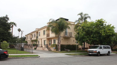 526 E Elmwood Ave in Burbank, CA - Building Photo - Building Photo