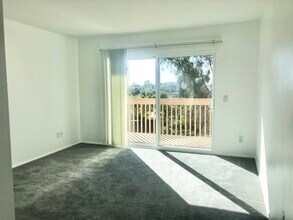 8557 Lemon Ave in La Mesa, CA - Building Photo - Building Photo