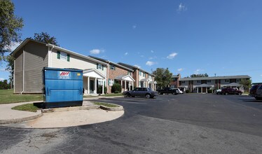 Oakley Square Apartments in Durham, NC - Foto de edificio - Building Photo