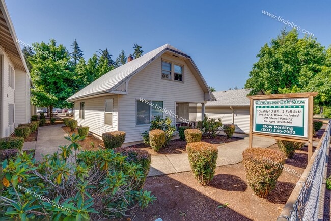 13738 NE Glisan St in Portland, OR - Building Photo - Building Photo