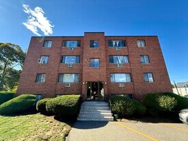 20 Riverside St in Watertown, MA - Building Photo