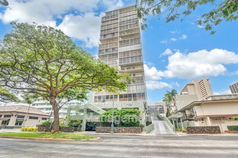 2575 Kuhio Ave. in Honolulu, HI - Building Photo