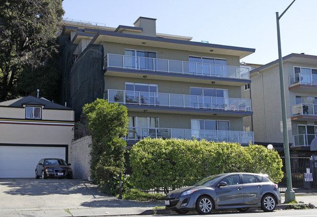 2316-2324 Lakeshore Ave in Oakland, CA - Building Photo - Building Photo