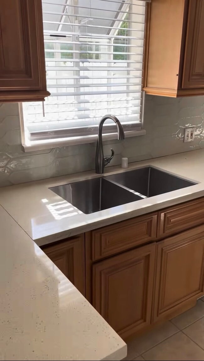 21920 Galvez St in Los Angeles, CA - Building Photo - Building Photo