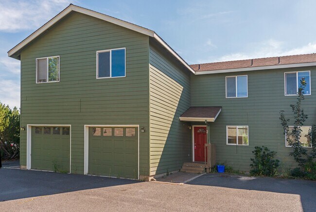 1409 NE Tucson Way-Unit -#2 in Bend, OR - Building Photo - Building Photo