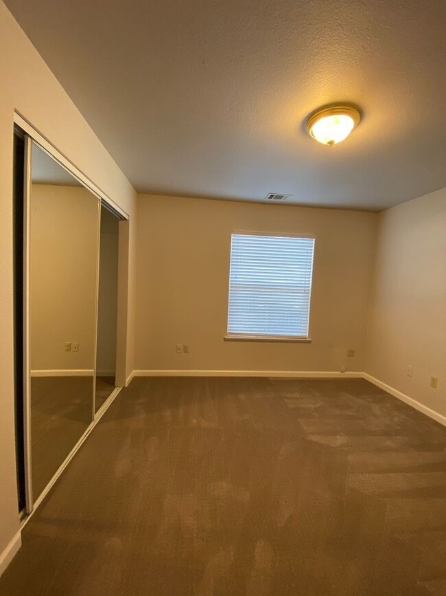 2111-2115 Perkins Way in Sacramento, CA - Building Photo - Building Photo