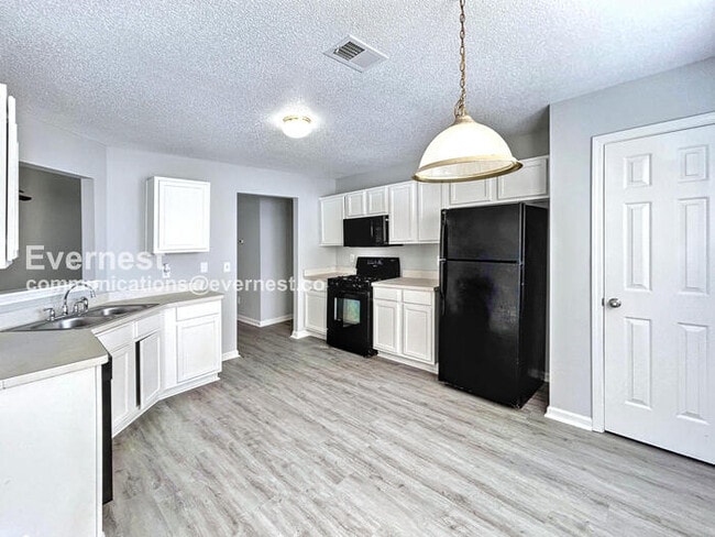 2766 High Tide Dr in College Park, GA - Building Photo - Building Photo