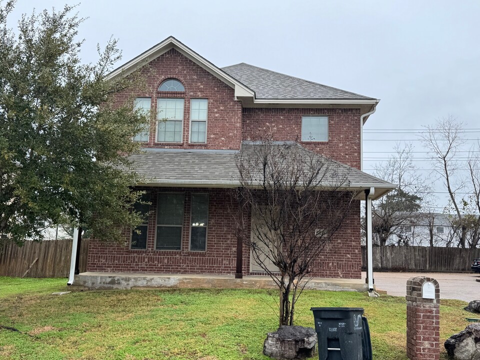 302B Sterling St in College Station, TX - Building Photo