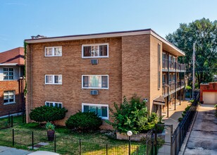 6947 S Jeffery Blvd in Chicago, IL - Building Photo - Primary Photo