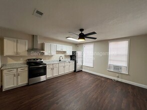 1106 Doctor M.L.K. Jr Dr in Pensacola, FL - Building Photo - Building Photo