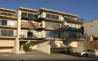 146 Portola Dr in San Francisco, CA - Building Photo
